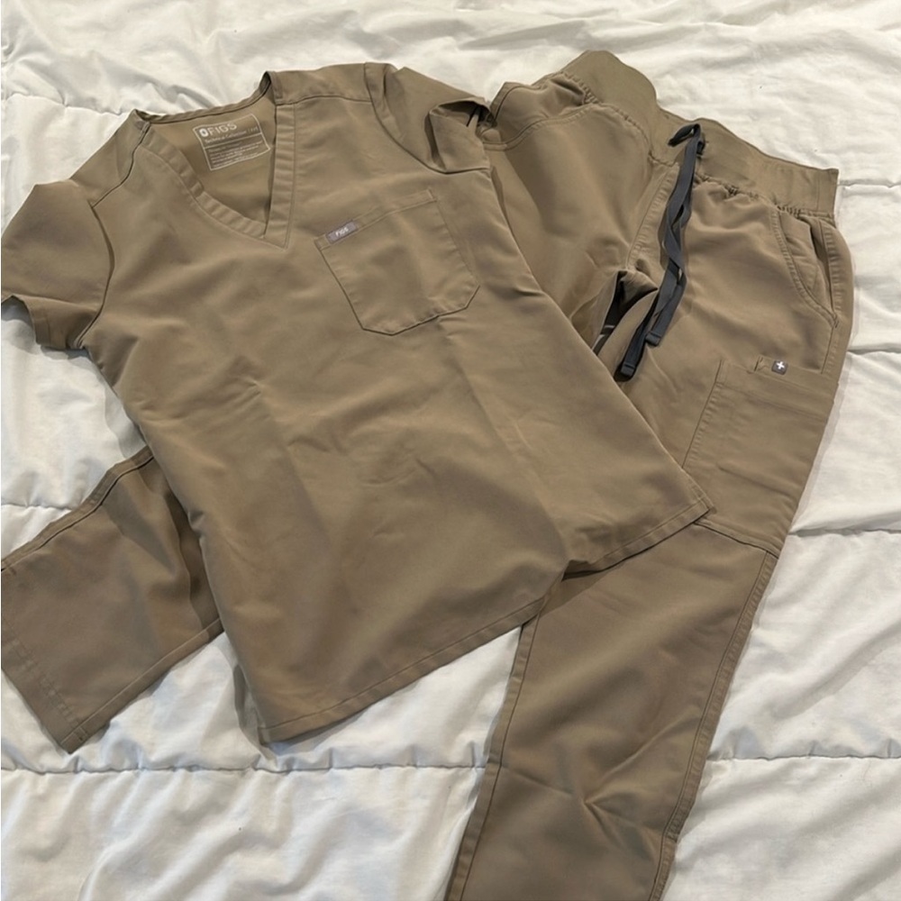 Figs women XXS latte top and petite pants